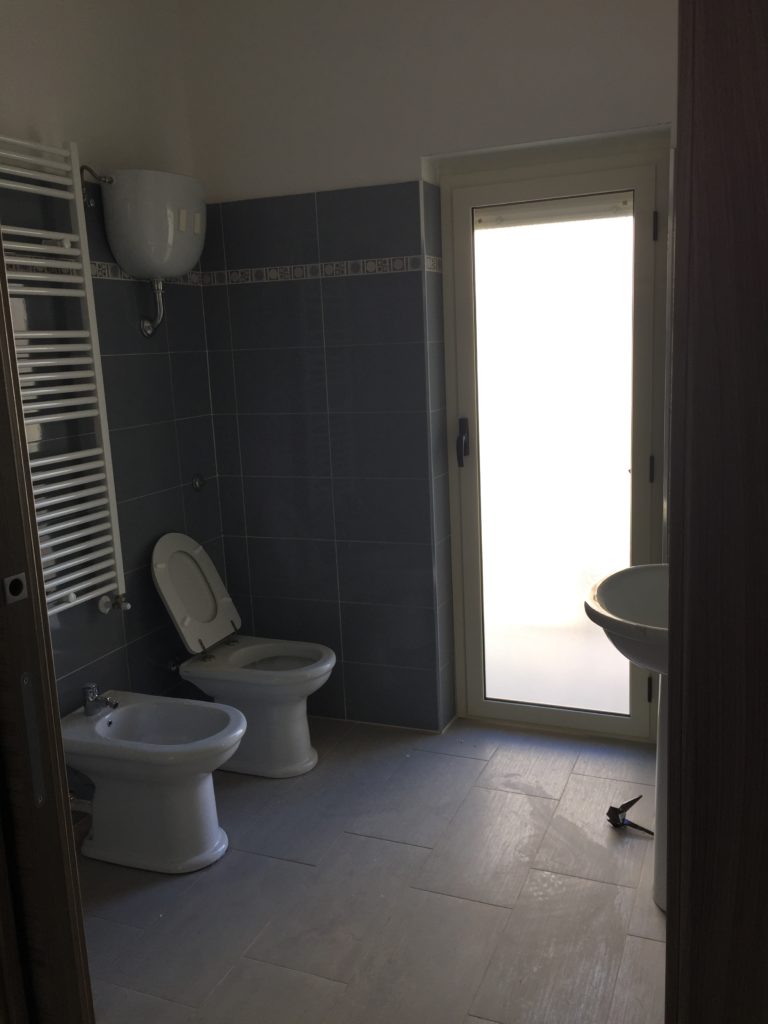 Bagno di Servizio con Balcone