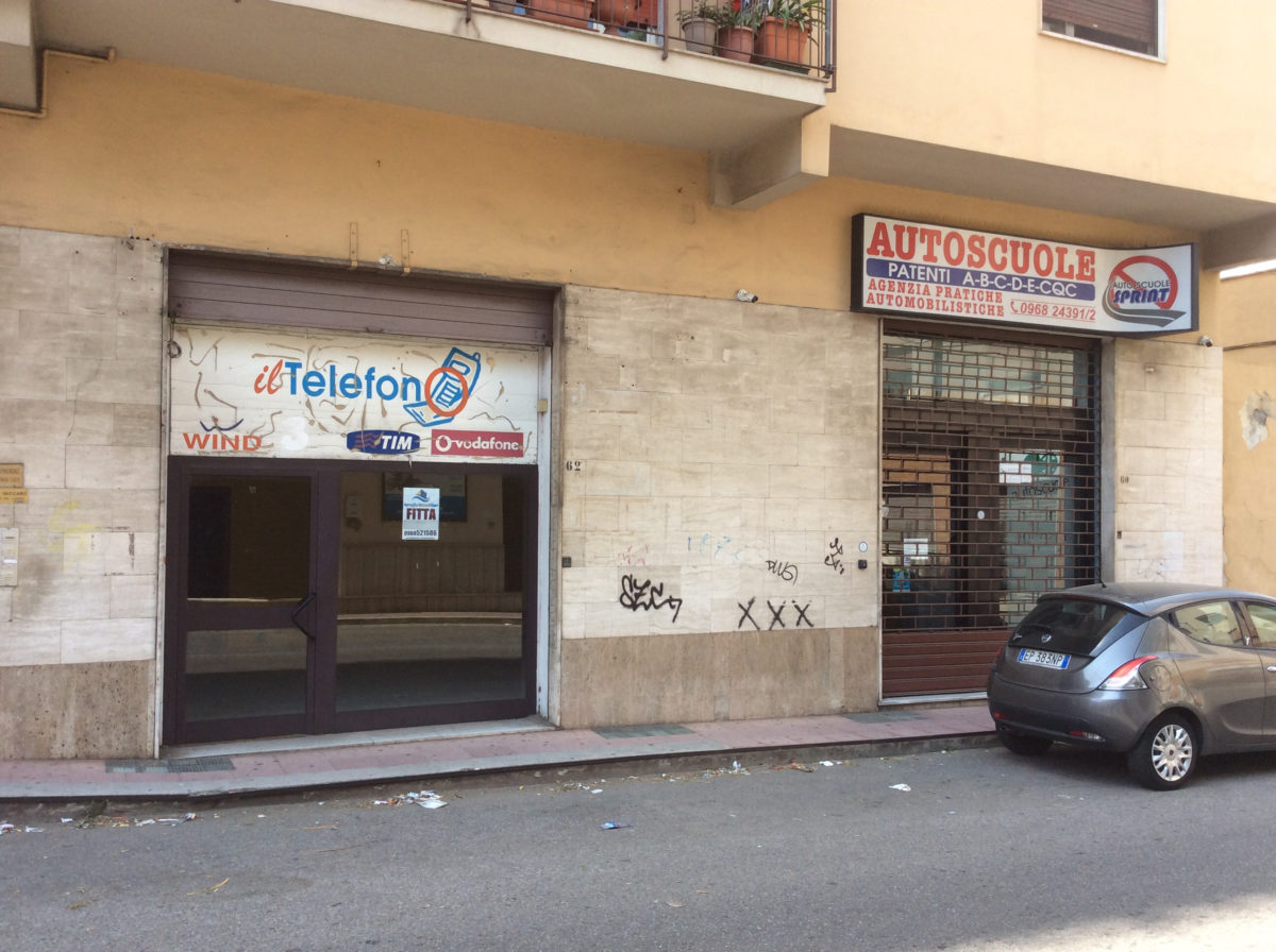 FITTASI MAGAZZINO COMMERCIALE VIA TRENTO LAMEZIA TERME