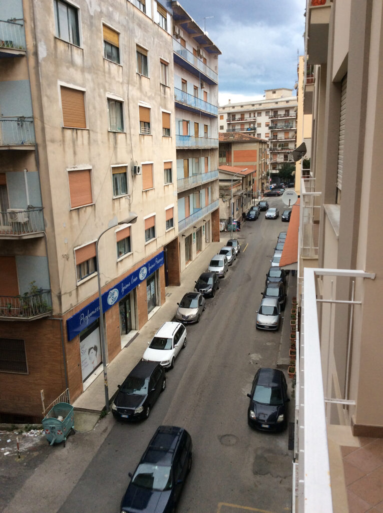 Vista balcone strada principale1