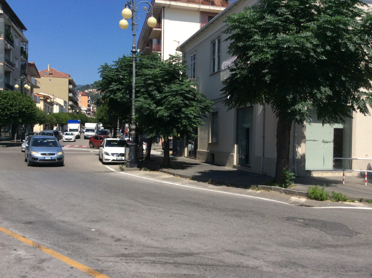 AFFITTASI LOCALE C/1 IN VIALE STAZIONE – LAMEZIA TERME NICASTRO