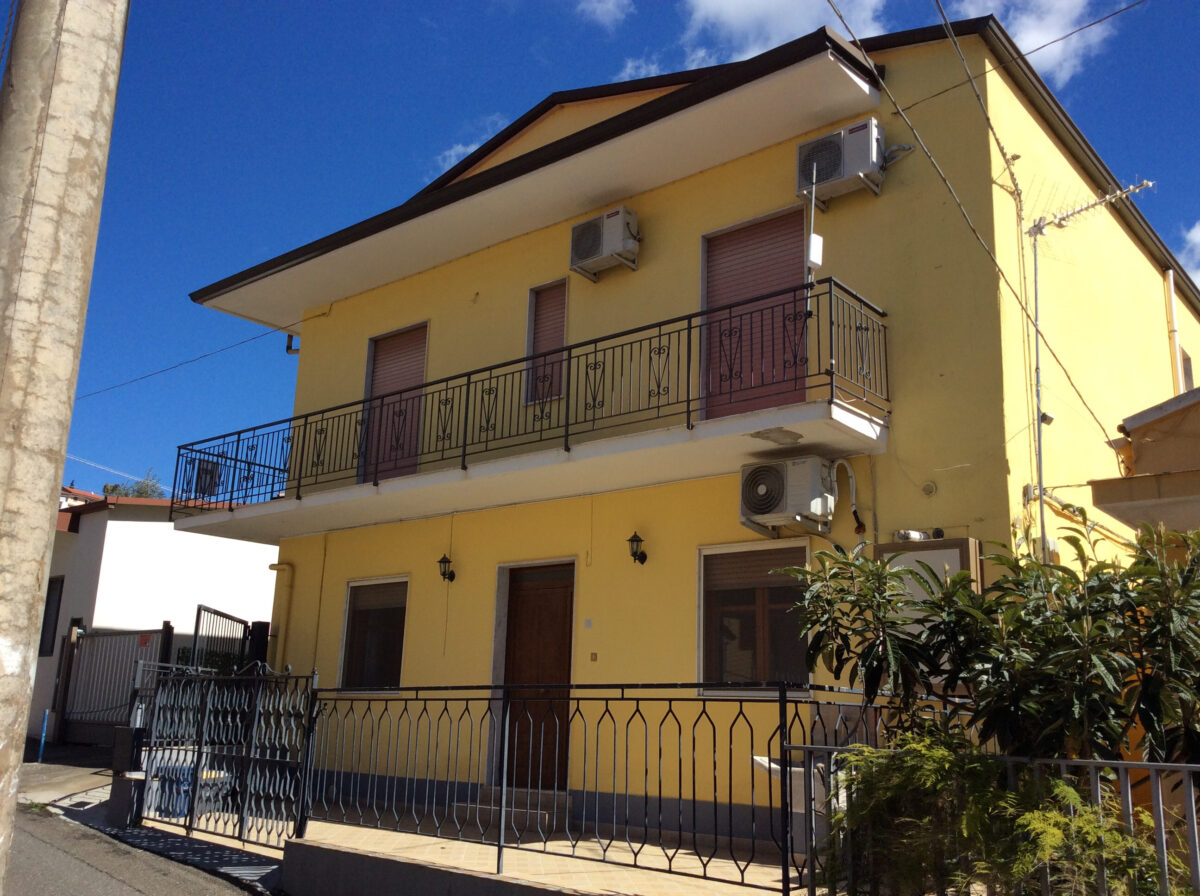 VENDESI APPARTAMENTI CON GIARDINO A LAMEZIA TERME